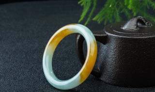 翡翠好还是和田玉好 男人佩戴翡翠好还是和田玉好