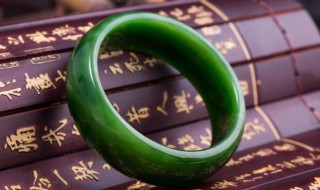 如何辨别玉镯子真假 怎样鉴别玉镯子的真假
